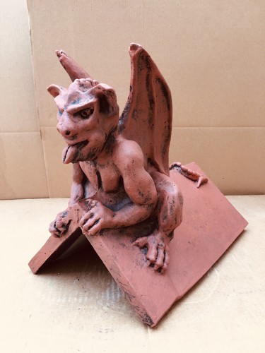Gargoyle roof tile - tile, finial